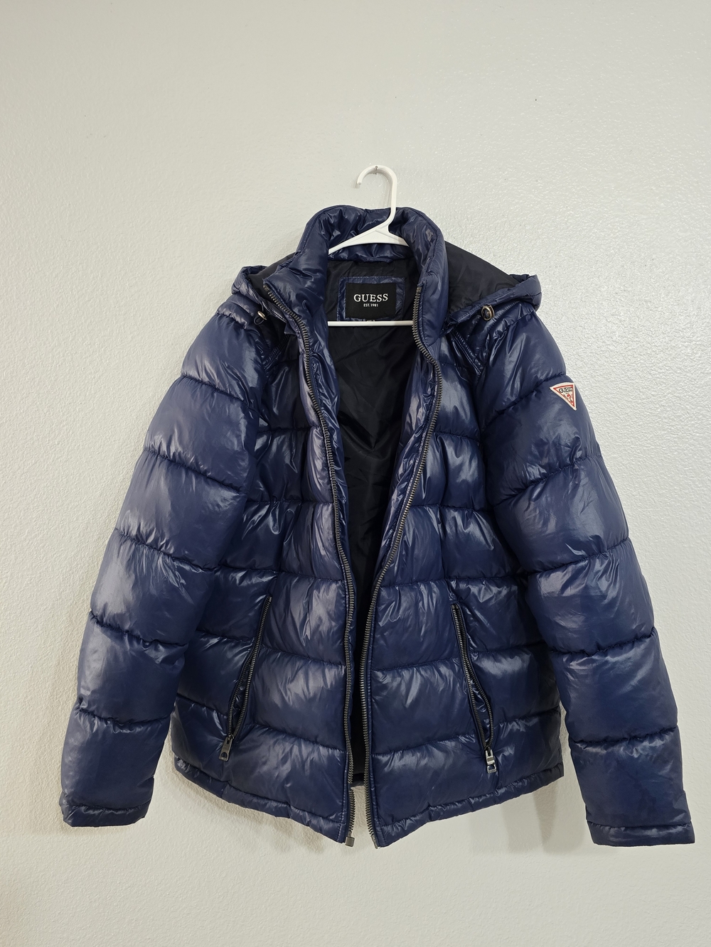 GUESS Mens Navy Puffer Jacket. Size L.